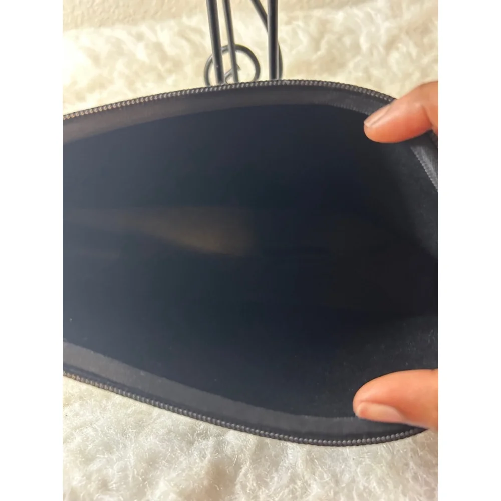 NWOT Kim Kardashian Skims Neoprene Waterproof Travel Makeup Pouch Black